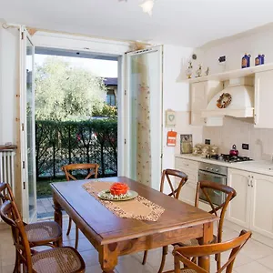 Con Giardino E Parcheggio Privato Appartamento