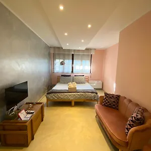  Hébergement de vacances Cool Flat - Private Parking & Rooftop Terrace